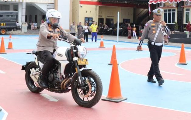 Kapolres Sidrap Jajal Sirkuit Ujian Praktek SIM C Terbaru