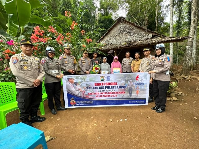 Jelang Hari Lalu Lintas Bhayangkara, Satlantas Polres Luwu Berbagi Tali Asih