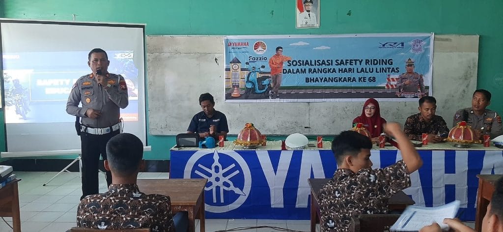 Sambut HUT Lalu Lintas Bhayangkara Ke 68, Sat Lantas Polres Sidrap Sosialisasikan Keselamatan Berkendara Kepada Pelajar