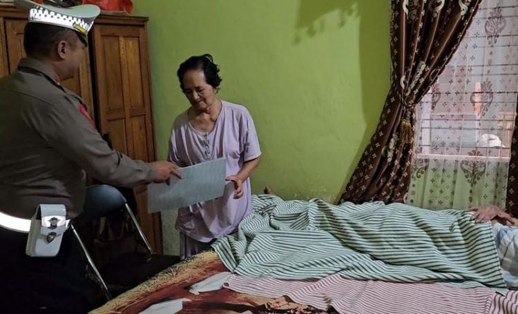 Satuan Lalu Lintas Polres Tana Toraja Gelar Kegiatan AnjangSana Sosial, Mengunjungi Beberapa Pensiunan Polri