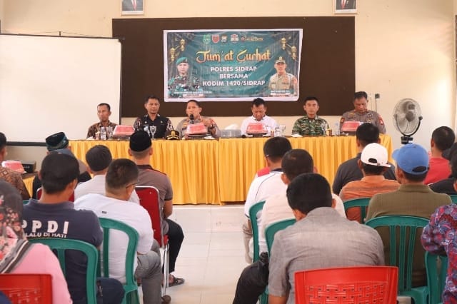 Kapolres Sidrap Ajak Masyarakat Kecamatan Kulo Menjaga Stabilitas Keamanan Selama Tahapan Pilkades dan Pemilu 2024 .