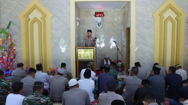 Safari Jumat di Masjid Nur Ma’rif Desa Tottong, Kapolres Soppeng Sampaikan Hal Penting