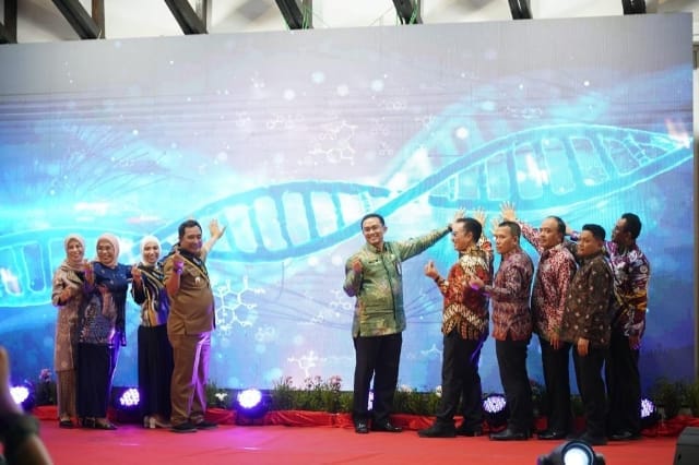 Aster Kasdam XIV/Hsn Wakili Pangdam Hadiri Launching Aplikasi Sistem Informasi Manajemen Data Stunting Pemerintah Sulsel Dan Pengukuhan Bapak dan Bunda Asuh Anak Stunting