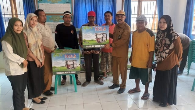 KEPALA DESA KADATONG HARAPKAN STABILITAS EKONOMI RAKYAT PETANI MENINGKAT