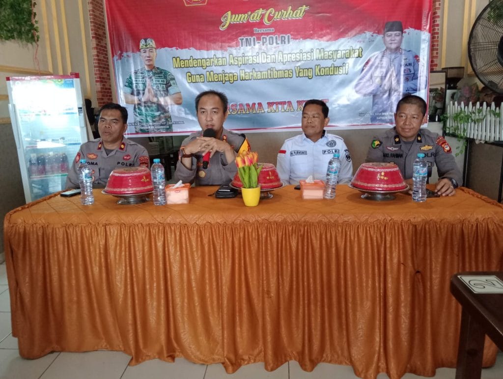 Polda Sulsel Gelar Jumat Curhat Di Gowa, Sampaikan Ke Warga Pentingnya Cooling Sistem Hadapi Pemilu 2024 .