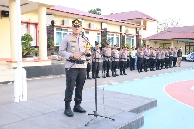 Apel Pergeseran Pasukan, AKBP Erwin Syah : Pastikan Malam Tahun Baru di Sidrap Tetap Aman Tanpa Gangguan
