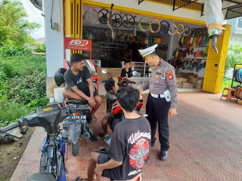 Antisipasi Penggunaan Knalpot Brong, Sat Lantas Polres Bone Datangi Bengkel