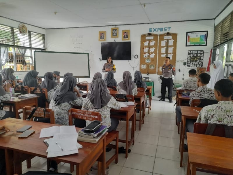 Kasat Lantas Polres Bone Sasar Pelajar SMA Sosialisasi ETLE