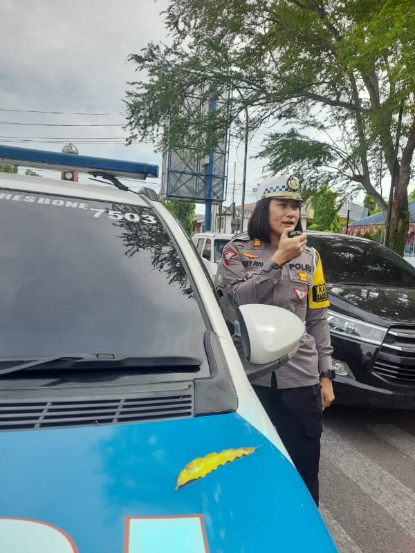 Satlantas Polres Bone Lakukan Penerangan Keliling dan Imbau Warga Tertib Lalu Lintas