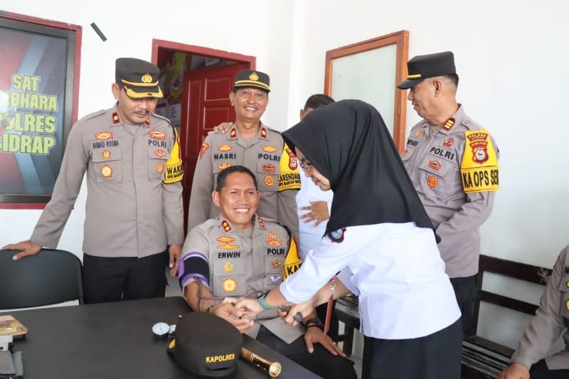 Kapolres Sidrap: Pemberian Vitamin dan Rikkes Adalah Langkah Strategis Untuk Pastikan Kondisi Fisik Personel Tetap Optimal