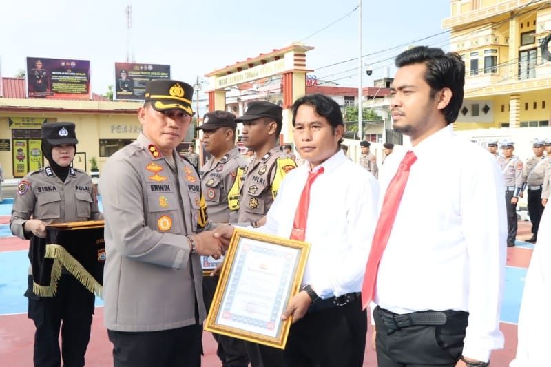 Apresiasi Anggota, AKBP Erwin Syah Beri Penghargaan Kepada Anggota