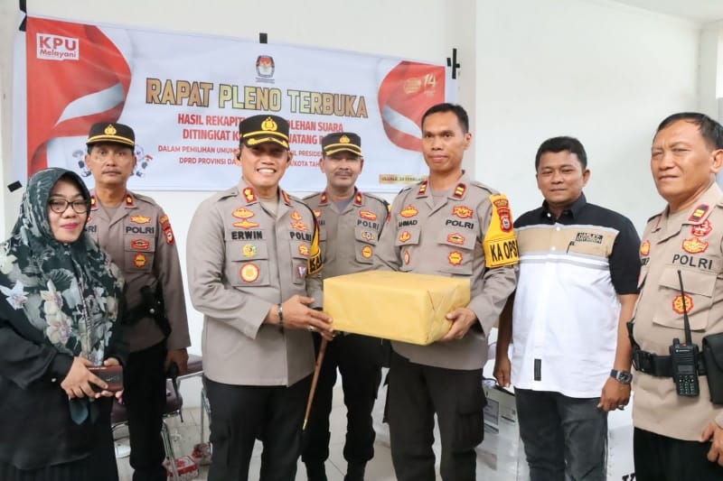 Pantau PPK, Kapolres Sidrap: Cek Kesiapsiagaan Anggota Serta Berikan Motivasi SIDRAP – Untuk memastikan kesiapan