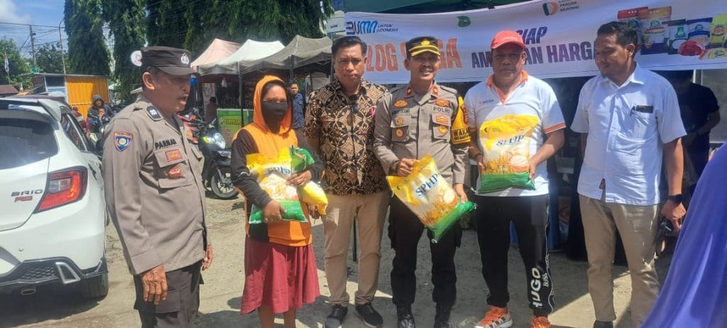 Kapolres Sidrap bersama Satgas Pangan Turun Langsung Monitoring Pasar Murah Yang Digelar Bulog dan Disperindag