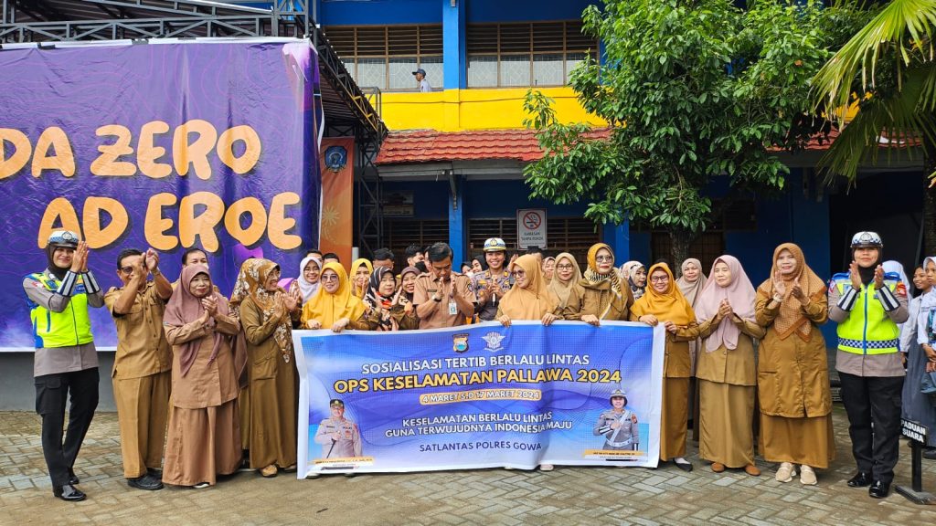 Personel Satlantas dan Kasatlantas Polres Gowa Masuk Sekolah, Ternyata Ini Yang Dilakukan