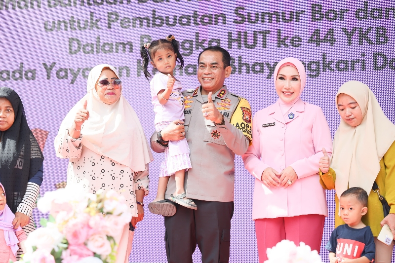 HUT Ke- 44 Tahun 2024, YKB Sulsel Gelar Bedah Rumah dan Sumur Bor, Kapolda Sulsel Juga Hadir dan Sapa Masyarakat