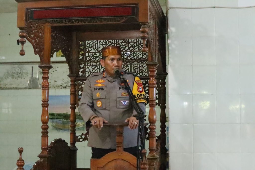 Ini Penyampaian Kapolres Sidrap Saat Melaksanakan Safari Sholat Jumat di Mesjid Nurul Hidayah Lainungan