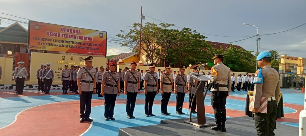 Kapolres Sidrap Pimpin Upacara Serah Terima Jabatan Kasat Reskrim, 2 Kapolsek dan Penyerahan Jabatan Kasat Lantas