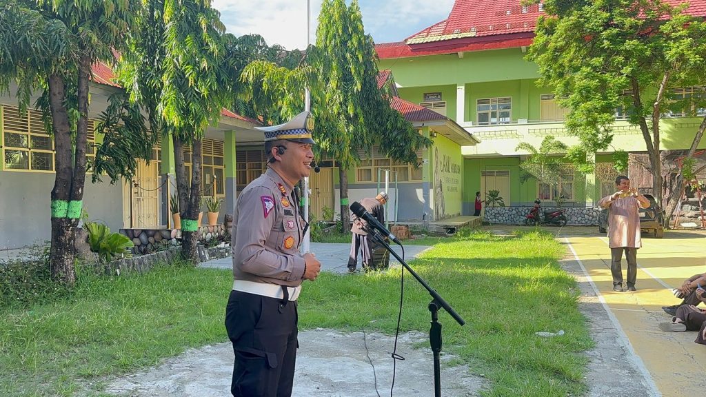 Kasat Lantas Polres Parepare Gelar Sosialisasi Tertib Berlalulintas Di SMA Negeri 1 .