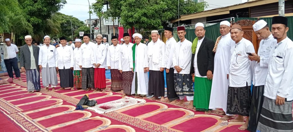Camat Mandai Sholat Ied Bersama Warga Kelurahan Bontoa Kecamatan Mandai .