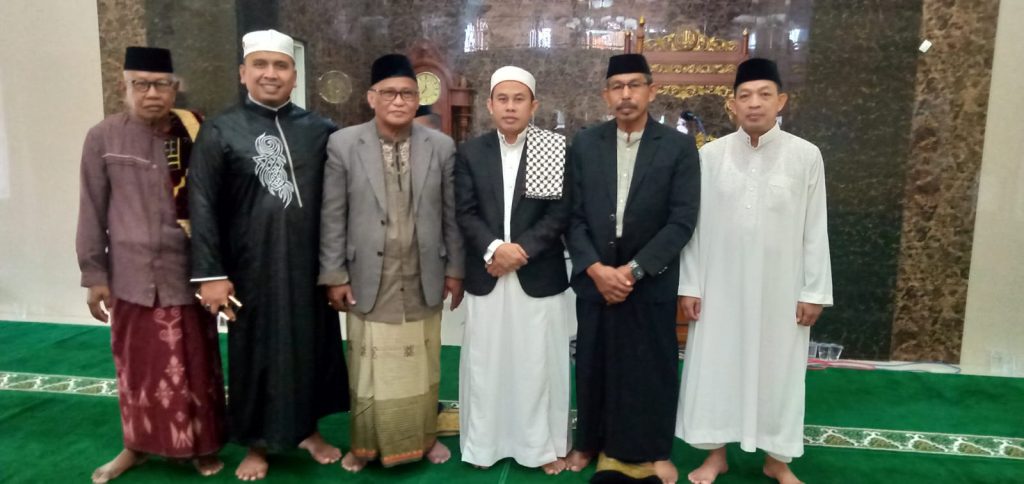 Ketua RW 04 GMI Lingkungan Tamarampu Sholat Ied Berjamaah Bersama warga Di Masjid Lailatul Qadri.