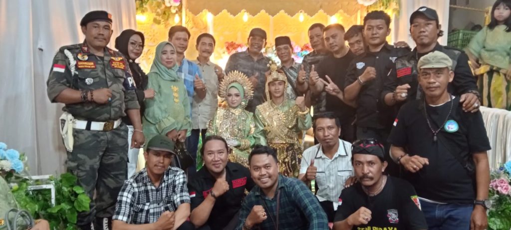 Keluarga Besar Kiwal Garuda Hitam Sul – Sel Hadiri Resepsi Pernikahan Anak Baharuddin Dg. Coa.
