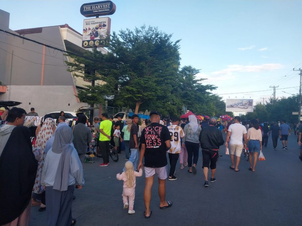 Dari Minggu ke Minggu Pengunjung Semakin Memadati Car Free Day Boulevard Kota Makassar