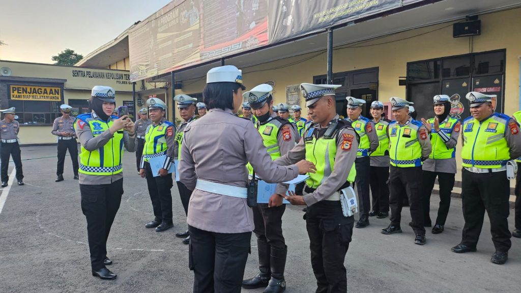 WUJUD APRESIASI, KASAT LANTAS POLRES GOWA BERI REWARD PERSONILNYA