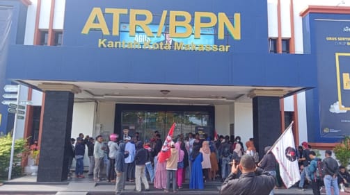 Demo Aliansi Mahasiswa Dan Ahli Waris Pakki Hadji, Klaim Tanah Miliknya di Rampas Oleh PT. Telkom