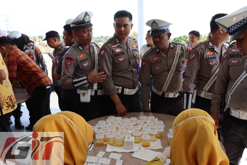 Kapolres Soppeng. Mendadak Melakukan Tes Urine Kepada Seluruh Personil