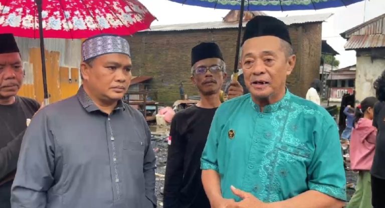 Pasca Kebakaran di Dusun Soreang: PEMDES Bersama Ketua BPD Tamalate Tanggap Bencana, Berikan Bantuan