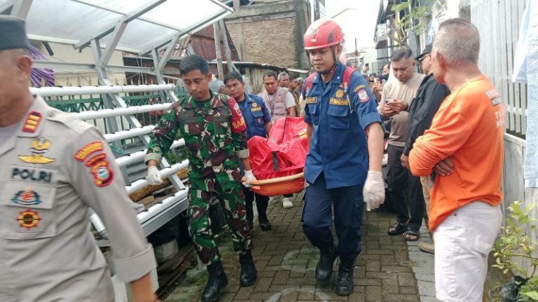 Warga diGegerkan Dengan Penemuan Mayat Laki Laki, di Jln Landak Lama Lorong 3 Kel Mamajang Dalam Kec Mamajang