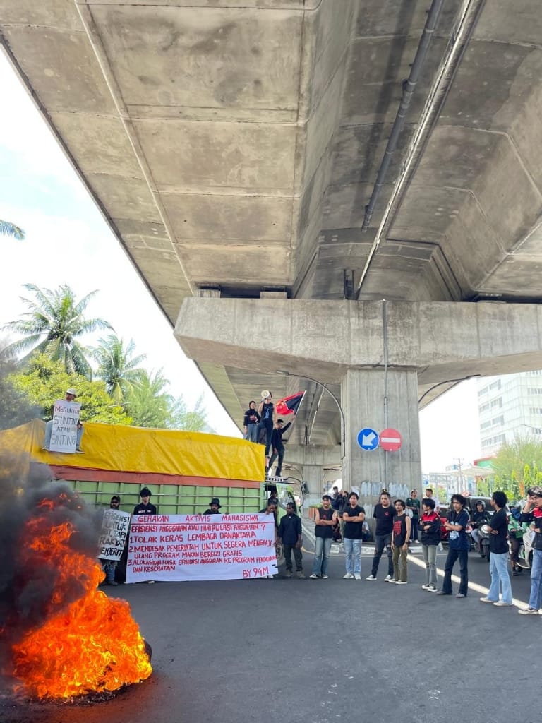 AKSI KRITIK TERHADAP KEPEMIMPINAN PRABOWO DIMULAI GAM DI MAKASSAR.