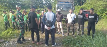 Karang Taruna Desa Tenrigangkae Kec. Mandai Bersama Masyarakat Gelar Aksi Bersih Bersih Lingkungan.