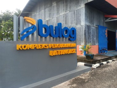 Camat Mandai Memantau Pergudangan Bulog Batangase.