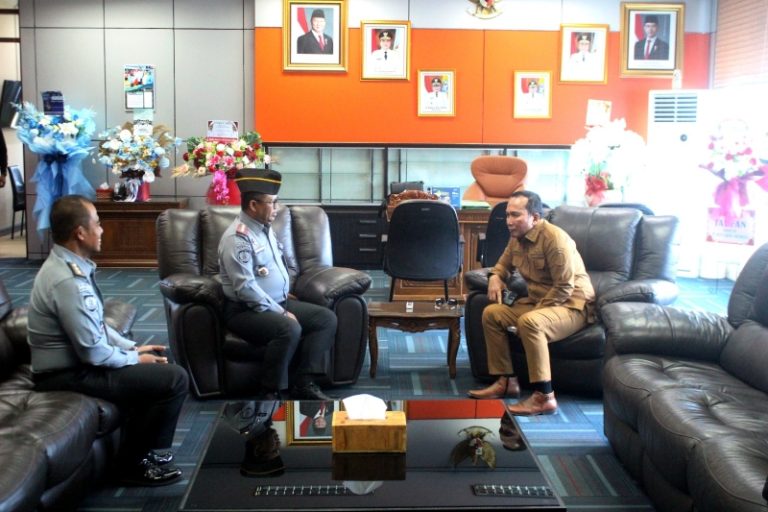 Audiensi Kalapas Mut Zaini Upaya Kolaborarasi Serta Mempererat Hubungan Antara Lapas Pontianak Dan Pemerintah Kabupaten Kubu Raya
