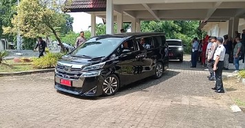 Usai Ikuti Retret Di Akmil Magelang Bupati Dan Wakil Bupati Tiba Di Maros Disambut Dengan Penuh Antusias Oleh Masyarakat Maros.