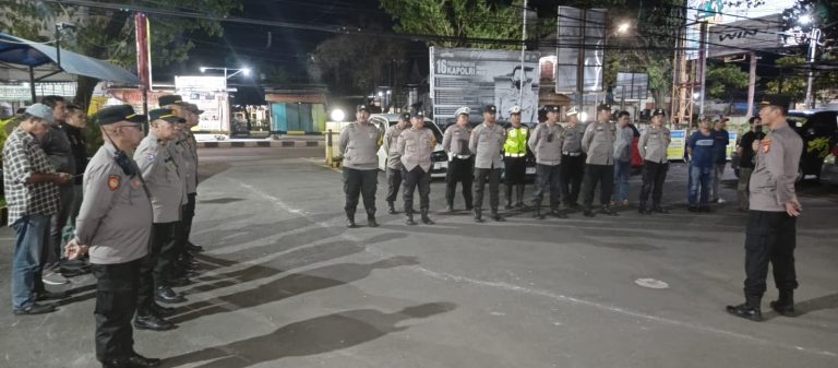 Kapolsek Rappocini bersama Danramil 13 Rappocini Rutin Mengadakan Cipta Kondisi Dalam Rangka Menjaga Keamanan dan Ketertiban Masyarakat di Wilayah Rappocini.