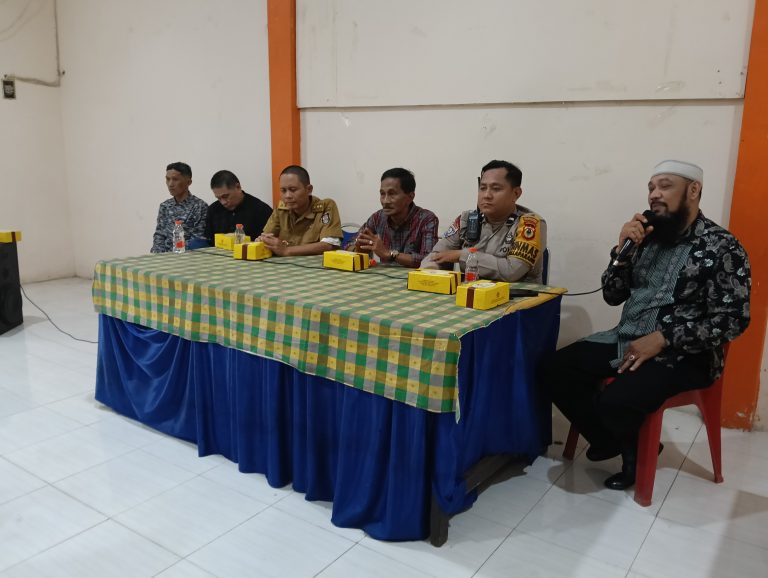 *Bhabinkamtibmas Ballaparang mengikuti Giat Halal Bil Halal bersama Lurah, FKPM, Satlinmas dan Tokoh Masyarakat Kelurahan Ballaparang*