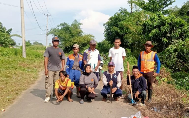 Kegiatan Kerja Bakti Di Wilayah RT. 03 RW. 09 Desa Timbuseng kelurahan Barombong kecamatan Tamalate.