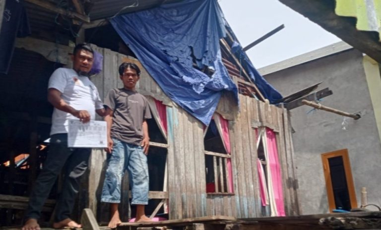 Yaco Warga Kecamatan Bontoa Hanya Bisa Pasrah Dengan Janji Janji Yang Di Umbar Oleh Oknum Petugas Bedah Rumah.