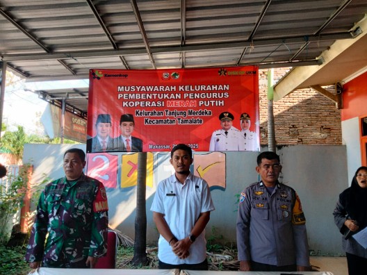 Bhabinsa Koramil 09/Tamalate Dalam Giat Pembentukan Pengurus Koperasi Merah Putih Kelurahan Tanjung Merdeka.