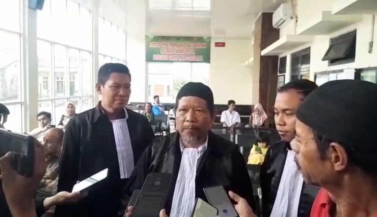 Annar Salahuddin Sampetoding, Korban Stigma Sosial Persepsi Publik, Dan Kriminalisasi, PENGADILAN OLEH PERS, DAN PENGADILAN OLEH HUKUM