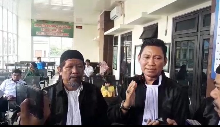 ANNAR SALAHUDDIN SAMPETODING: Korban Kriminalisasi, TRIAL BY THE PRESS, AND, TRIAL BY THE LAW