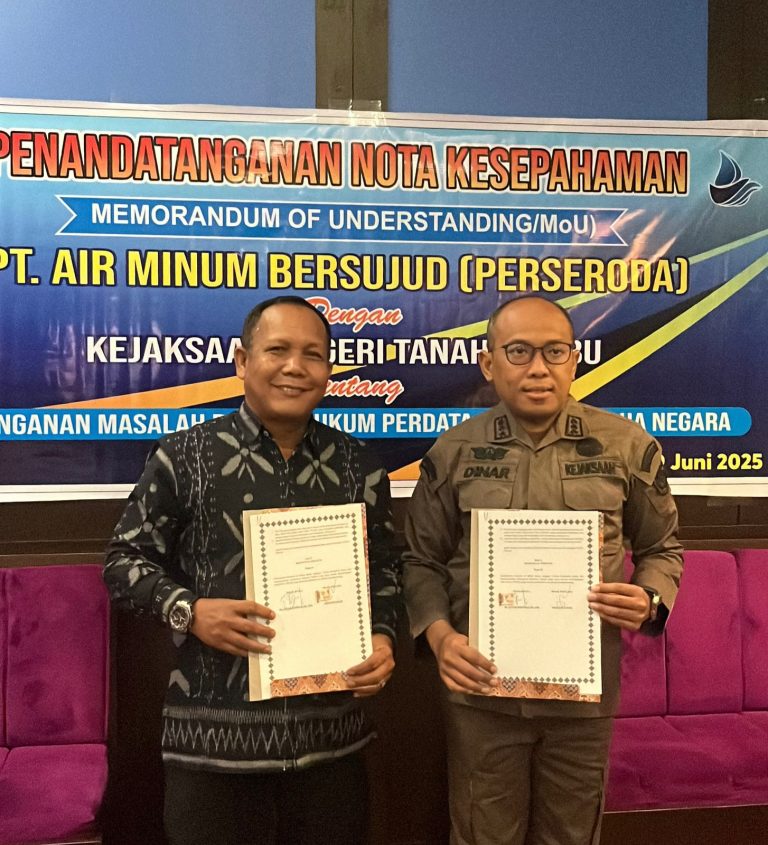 Banyu Kada Bawayahan PT. Air Minum Bersujud Dan Kejaksaan Negeri Kabupaten Tanah Bumbu Tandatangani MoU .