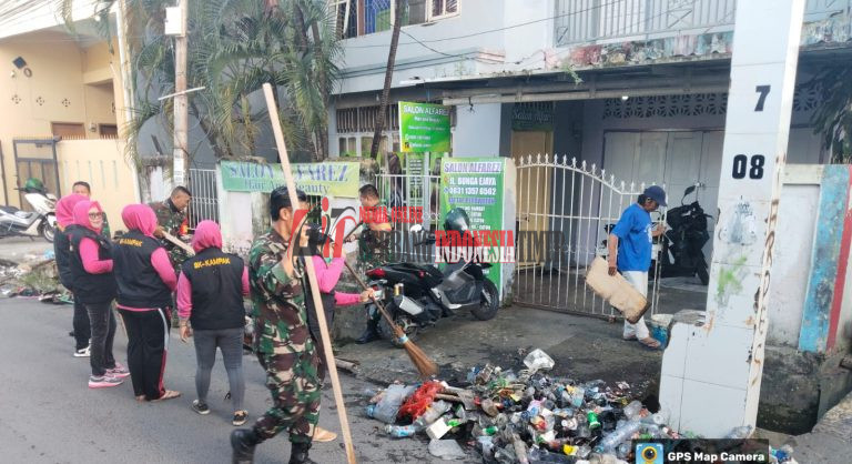 Koramil 04 Bontoala Gelar Karya Bakti Pembersihan Parit Parit Dan Sampah Yang Berhamburan.