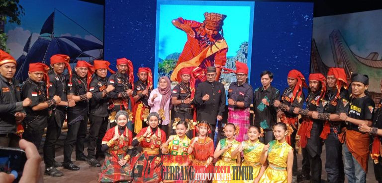 Ketua Devisi Seni Budaya KGH MPW Sulawesi Selatan Dg. Mangemba Hadir Dalam Acara Dialog Apresiasi Budaya .