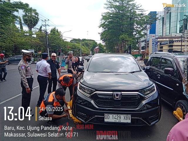 Giat Rutinitas DISHUB Makassar Tertibkan Puluhan Kendaraan Yang Parkir Menggunakan Bahu Jalan