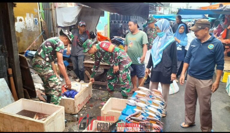 Kegiatan Karya Bhakti Pembersihan Pasar Sawah Digelar Koramil 1408-07/Ujung Pandang