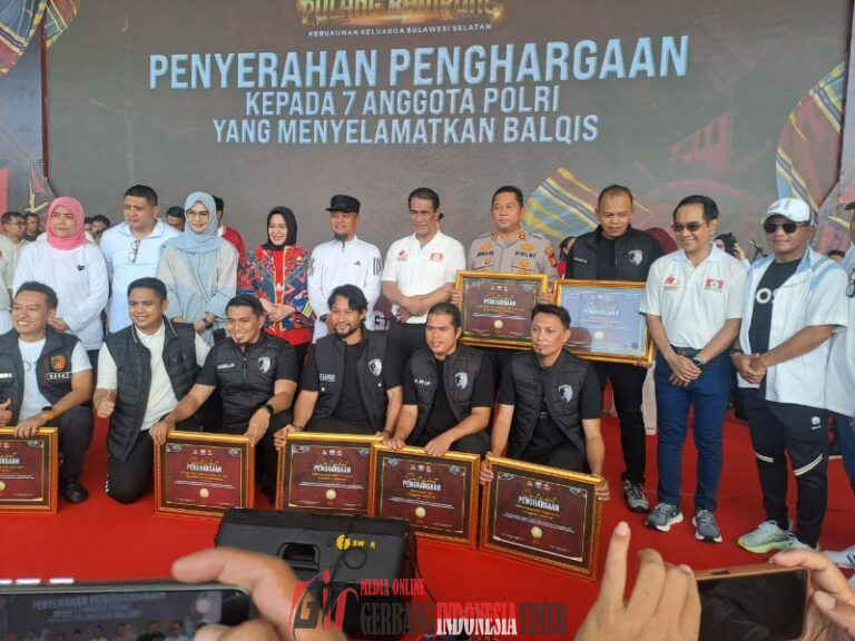 Penyerahan Penghargaan Kepada 7 Anggota Polri Makassar Yang Menyelamatkan Balqis