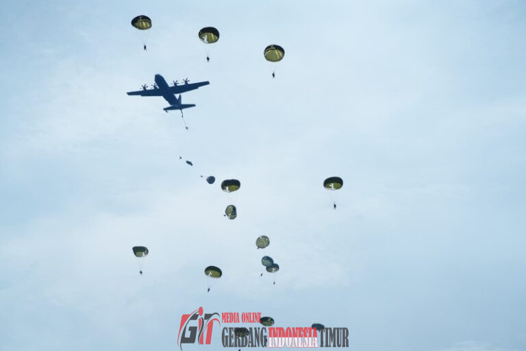 Bersama Tuhan Menyerbu Dari Langit: Ratusan Prajurit TNI Terjun di Morowali